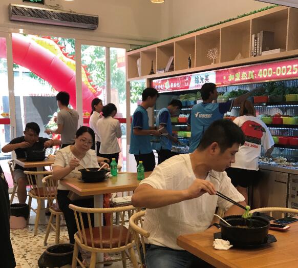 酱妈妈麻辣烫东莞首家旗舰店盛大开业_酱妈妈麻辣烫_东莞犟妈妈餐饮管理有限公司【官网】_原“徐妈妈麻辣烫”_新闻动态_酱妈妈新闻