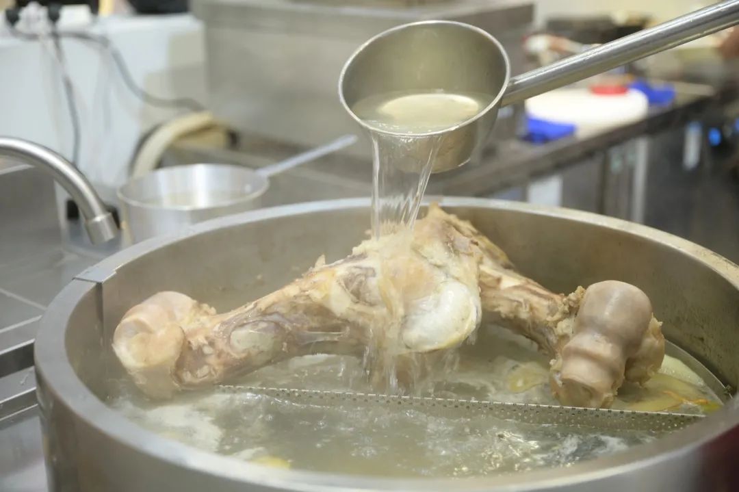 酱妈妈，麻辣烫，餐饮创业，餐饮品牌，全国连锁，麻辣烫合作