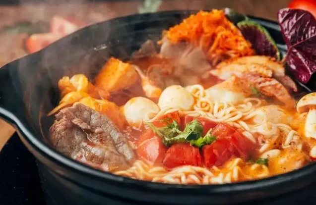 酱妈妈麻辣烫除了“好吃”,还要“好喝”