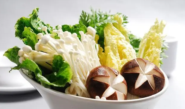 酱妈妈麻辣烫门店生意太火了，可你知道怎么保存菜品吗？