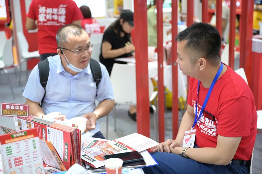 中国麻辣烫频频“火爆出圈”，酱妈妈品牌顺势而为