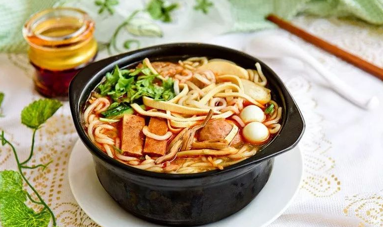 秋天的第一碗麻辣烫，就吃酱妈妈