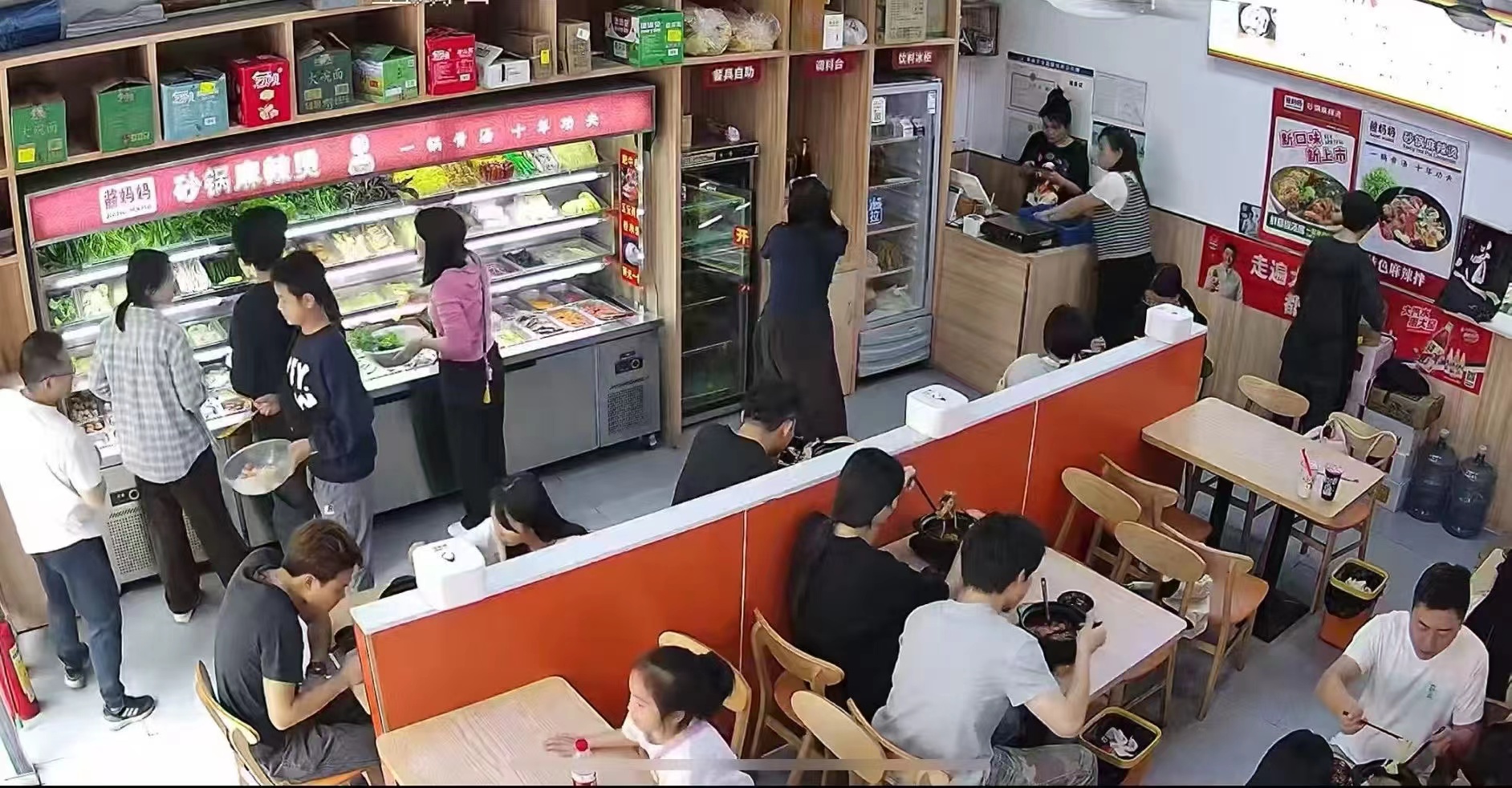 麻辣烫开店，餐饮连锁，全国餐饮品牌，酱妈妈，麻辣烫，砂锅
