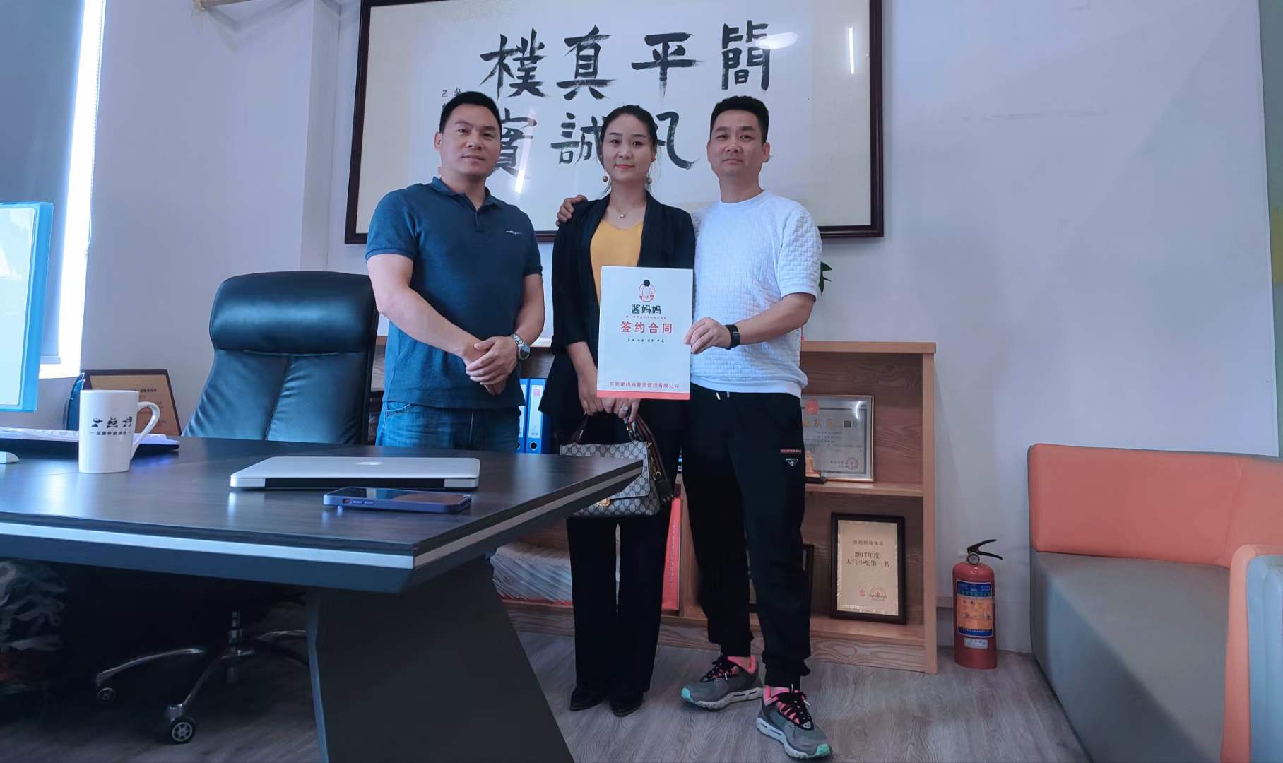 开店无忧！酱妈妈砂锅麻辣烫创业扶持体系有哪些？