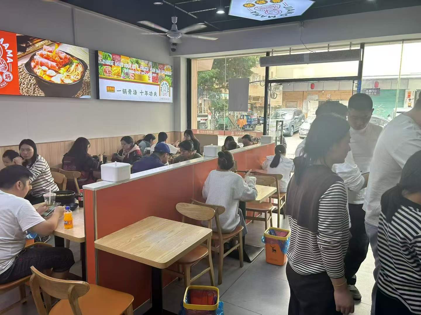 高温不减人气！酱妈妈砂锅麻辣烫凭实力引爆夏日餐饮热潮